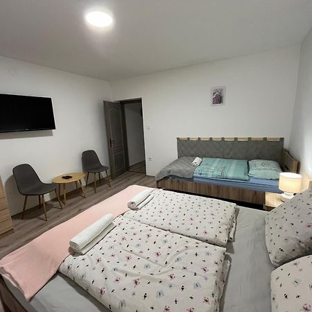 Mini Zoo Apartman นาชคานีจา ภายนอก รูปภาพ