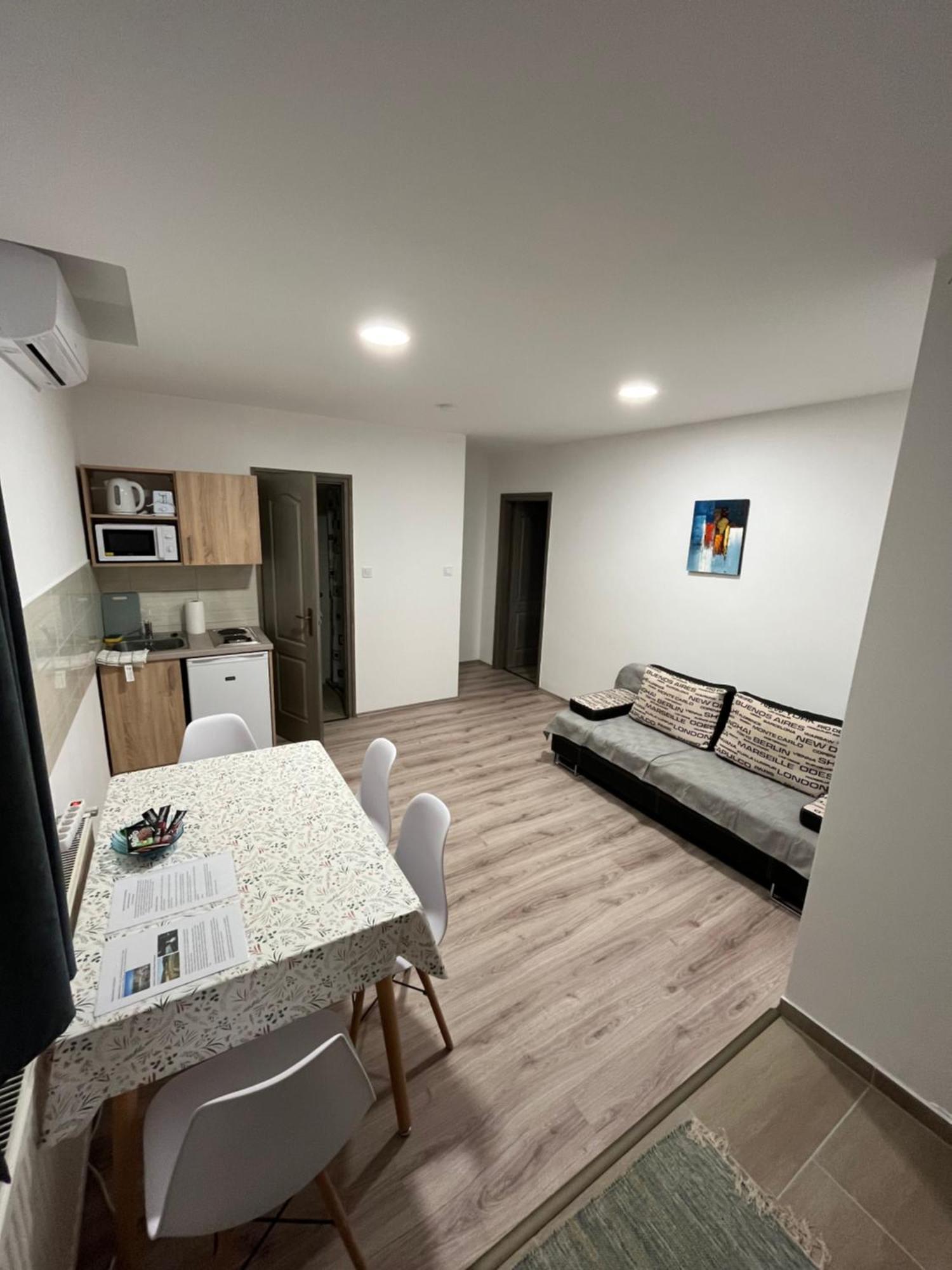 Mini Zoo Apartman นาชคานีจา ภายนอก รูปภาพ